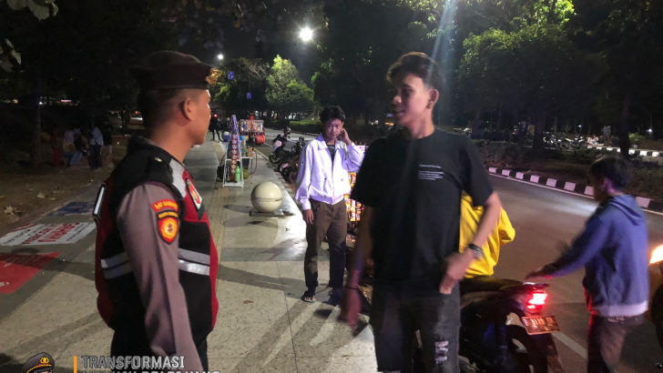 Di sekitaran Rutan Kelas 1 Jambe, Anggota Patko Samapta melaksanakan Patroli Barcode memberikan pesan kamtibmas Kepada Masyarakat.