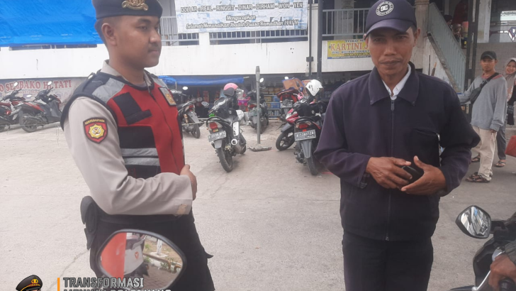 Memberikan pesan kamtibmas Kepada Masyarakat sekita saat Patroli Barcode Di sekitaran PT. Sparta Prima dilaksanakan oleh Anggota Sat Samapta Polresta Tangerang .