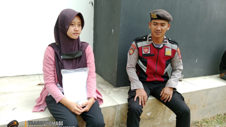 Memastikan Kamtibmas Aman, Anggota Sat Samapta melaksanakan Patroli Barcode di sekitaran SPBU Bojong memberikan pesan kamtibmas Kepada Masyarakat.