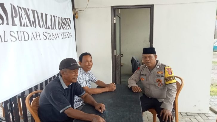 Bripka Kahar Sampaikan Pesan Kamtibmas Kepada Warga Desa Pangadegan Dan Ajak Sukseskan Pemilu Damai 2024.