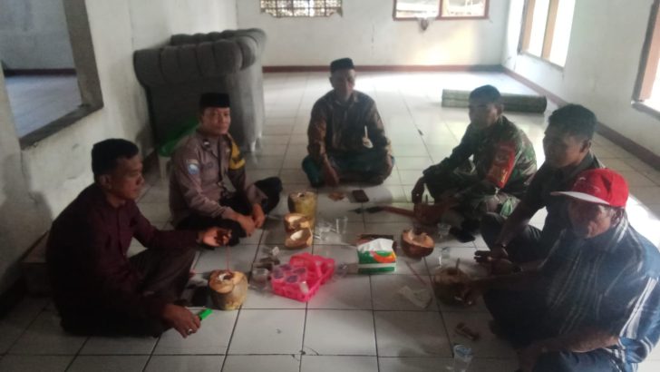 Bhabinkamtibmas desa jambu karya sambang ke tokoh masyarakat