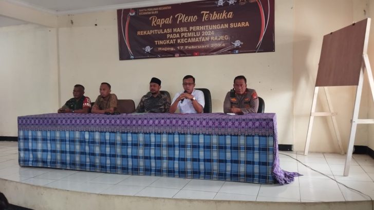 Kapolsek Rajeg menghadiri rapat pleno pemilu 2024 di kantor kecamatan rajeg