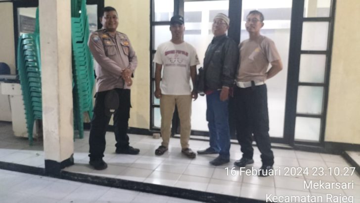 piket fungsi polsek rajeg laksanakan pengamanan logistik pemilu di PPK Rajeg