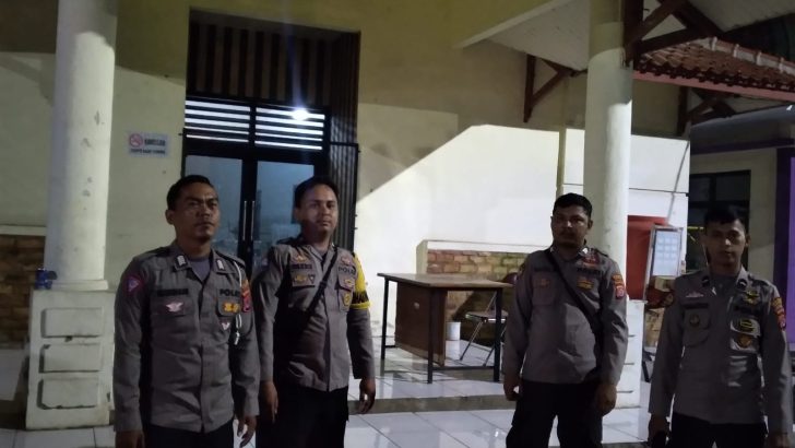 Tingkatkan Keamanan Personil Polsek Mauk Melaksanakan Patroli Malam Ke Kantor PPK Kecamatan Kemiri