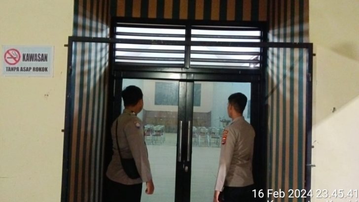 Personil Polsek Mauk Giat Penjagaan Surat Suara Di PPK Kecamatan Kemiri