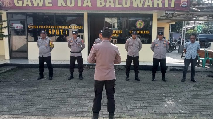 Kanit Binmas Polsek Rajeg Iptu Sularjo pimpin apel pagi di Mapolsek Rajeg
