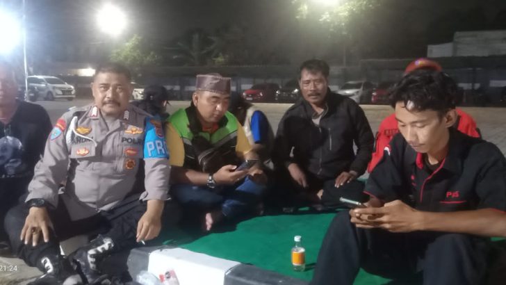 Personil Bhabinkamtibmas Polsek rajeg melaksanakan sambang