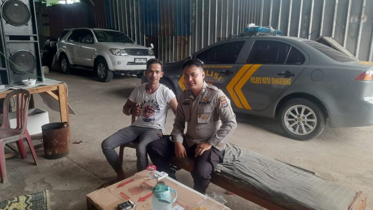 Anggota Polsek Pasar Kemis Polresta Tangerang Melaksanakan Patroli Dialogis Siang Hari .