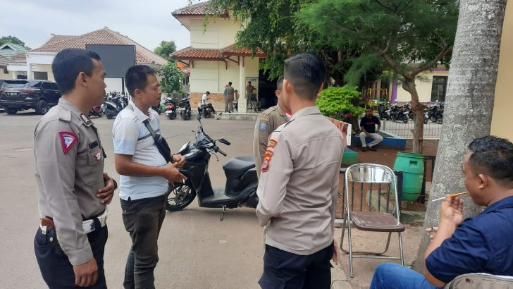 Personil Polsek Mauk Bertatap Muka Dengan Warga Desa Kemiri