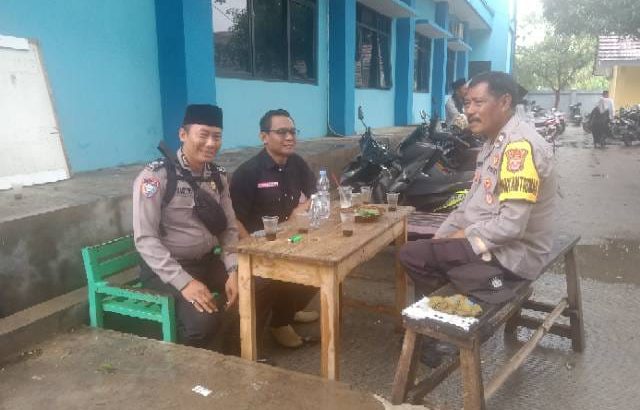 Aiptu Siswadi binamas kelurahan Sukatani melaksanakan patroli dan sambang