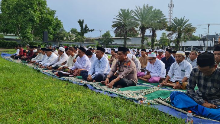 Kapolsek Rajeg mengikuti giat zikir di kediaman H  Enjuh