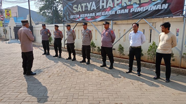 Tingkatkan Kedisiplinan anggota Polsek Cisoka dengan melaksanakan Apel Pagi