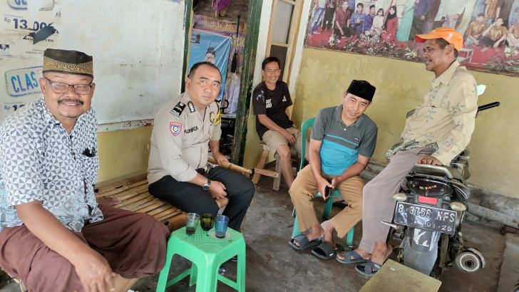 Bhabinkamtibmas Polsek rajeg melaksanakan sambang warga