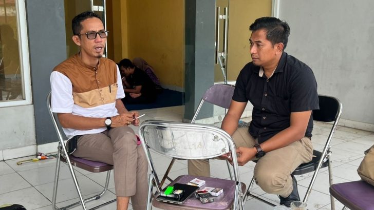 Polisi RW Polsek Kresek tak henti-hentinya kunjungi warga di Desa guna pendekatan diri kepada warga di Binaannya di Desa.