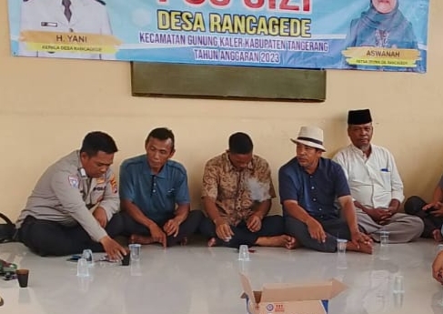 Anggota Polsek Kresek lalukan Patroli Sambang di Desa, sebagai bentuk upaya pendekatan diri dengan masyarakat.