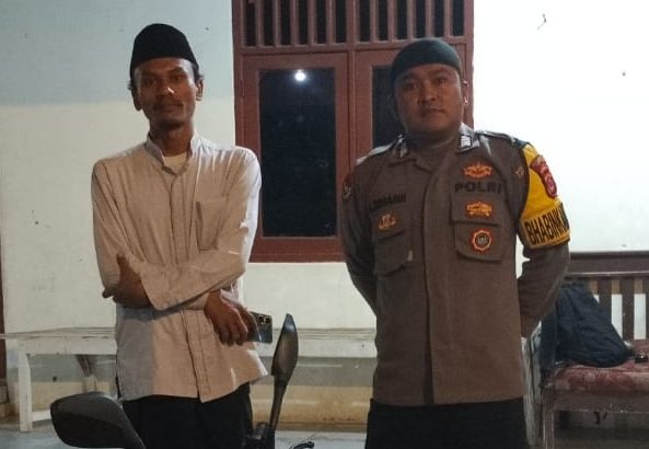 Pak Bhabin tak kenal lelah kunjungi warganya dalam program Polisi RW.