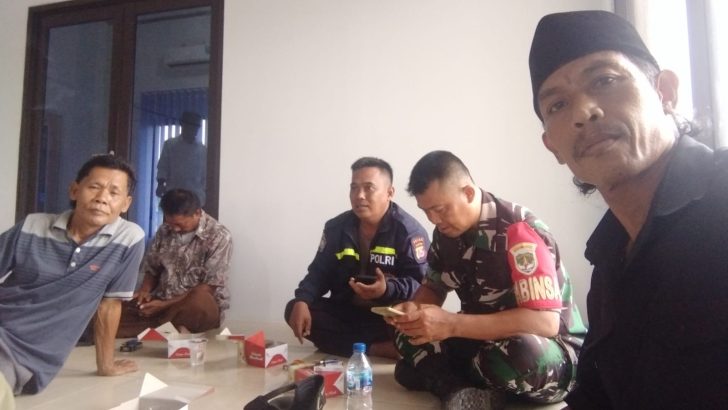 Polsek Kresek sambangi kantor Desa sebagai bentuk menjalin Sinergitas dengan Aparatur Desa