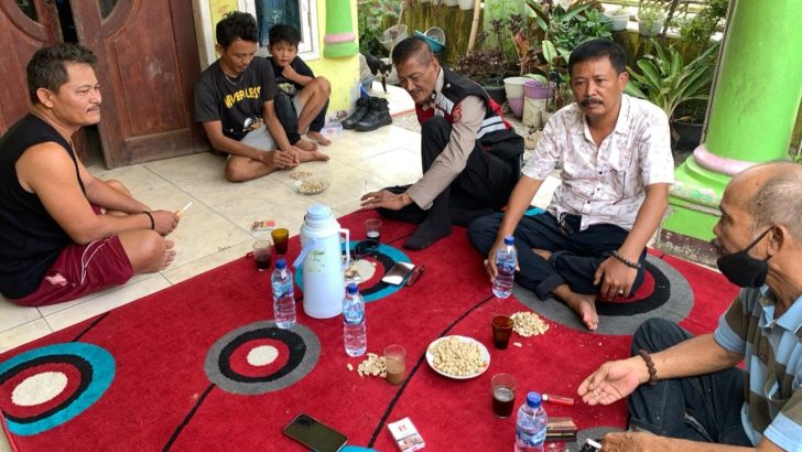 Menjaga Sinergitas dengan masyarakat, Polsek Kresek lakukan Patroli Mobile dan Dialogis