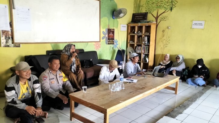 Tiga pilar desa Mekarsari kec Rajeg adakan rapat kordinasi dengan masyarakat untuk ciptakan lingkungan aman