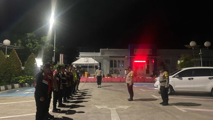 Anggota Sat Samapta Polresta Tangerang melaksanakan kegiatan Apel Operasi Cipta Kondisi di Lapangan Apel Polresta Tangerang Tangerang.