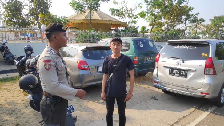 Patroli Barcode Di sekitaran Ecopolis Citra Raya Kab. Tangerang dilaksanakan oleh Anggota Turjawali Sat Samapta Polresta Tangerang memberikan pesan kamtibmas Kepada Masyarakat.