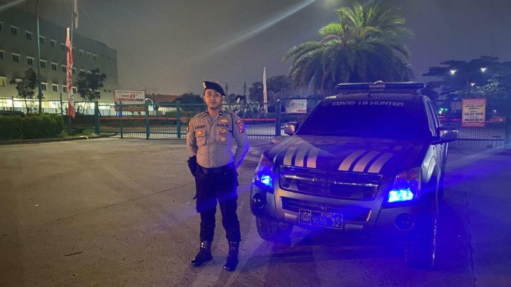 Melaksanakan Patroli Barcode di sekitaran Takara Golf Tigaraksa , Anggota Turjawali Samapta memberikan pesan kamtibmas Kepada Masyarakat.