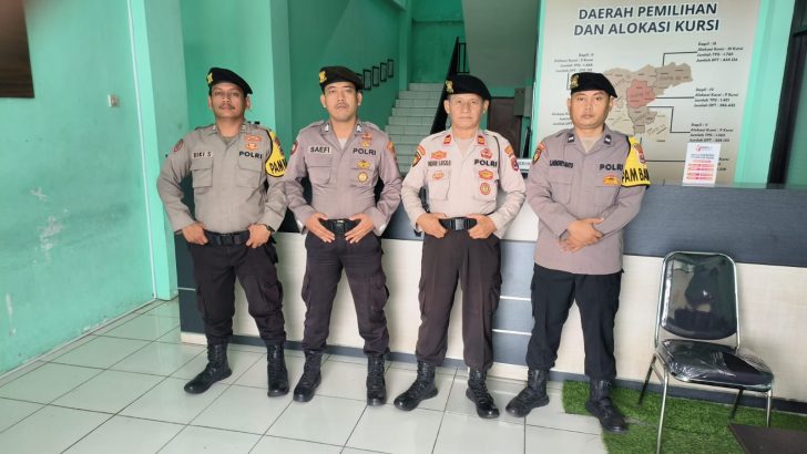 Ops Mantap Brata Anggota SatSamapta Melaksanakan Pengamanan 1×24 Jam di Bawaslu Menjelang Pemilu 2024