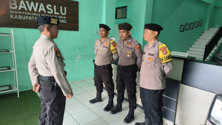 Anggota Satsamapta Polresta Tangerang Melaksanakan apel Pengamanan Kantor Bawaslu Kab. Tangerang