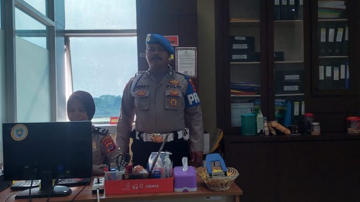 PENGECEKAN KEHADIRAN PERSONIL SIKEU POLRESTA TANGERANG OLEH PIKET SIPROPAM POLRESTA TANGERANG