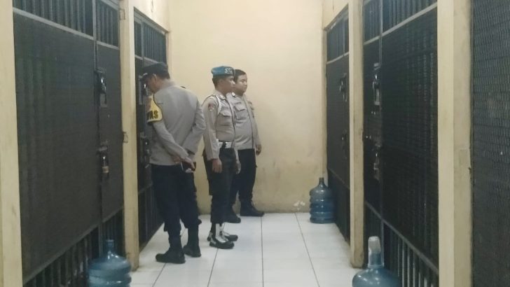 PENGECEKAN MALAM PADA RUANG TAHANAN POLRESTA TANGERANG PADA OLEH PIKET SIPROPAM POLRESTA TANGERANG
