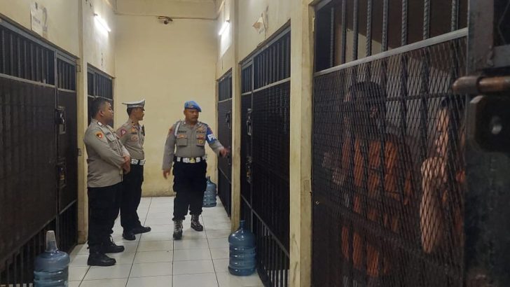 PENGECEKAN MALAM PADA RUANG TAHANAN POLRESTA TANGERANG PADA OLEH PIKET SIPROPAM POLRESTA TANGERANG