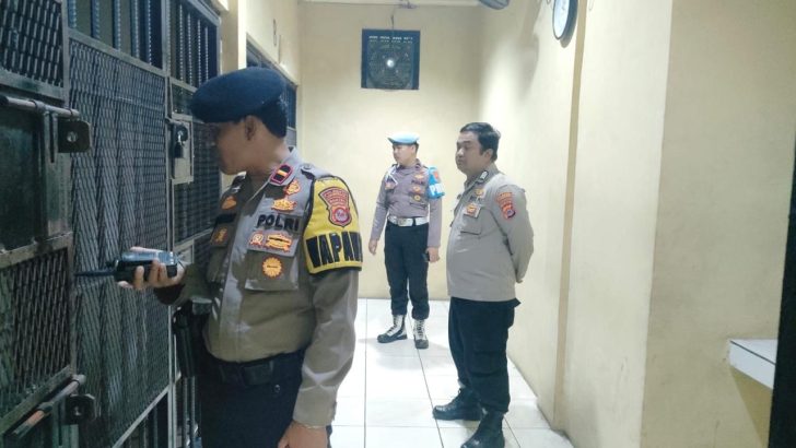 PENGECEKAN MALAM PADA RUANG TAHANAN POLRESTA TANGERANG PADA OLEH PIKET SIPROPAM POLRESTA TANGERANG