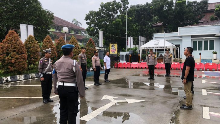 PIKET SIPROPAM POLRESTA TANGERANG MELAKSANAKAN PENGAWASAN SERAH TERIMA TUGAS PIKET