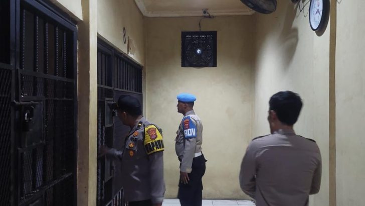 PENGECEKAN RUANG TAHANAN POLRESTA TANGERANG SECARA RUTIN OLEH PIKET SIPROPAM POLRESTA TANGERANG