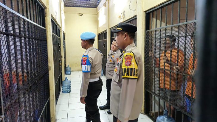 PENGECEKAN RUANG TAHANAN POLRESTA TANGERANG SECARA RUTIN OLEH PIKET SIPROPAM POLRESTA TANGERANG