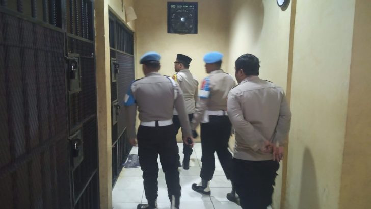 PENGECEKAN MALAM PADA RUANG TAHANAN POLRESTA TANGERANG PADA OLEH PIKET SIPROPAM POLRESTA TANGERANG