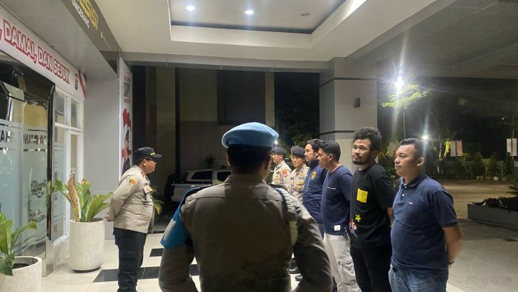 SIPROPAM MELAKSANAKAN PENGECEKAN APEL MALAM PIKET FUNGSI POLRESTA TANGERANG