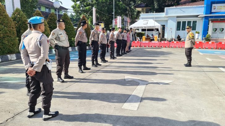 PIKET SIPROPAM POLRESTA TANGERANG MELAKSANAKAN PENGAWASAN SERAH TERIMA TUGAS PIKET