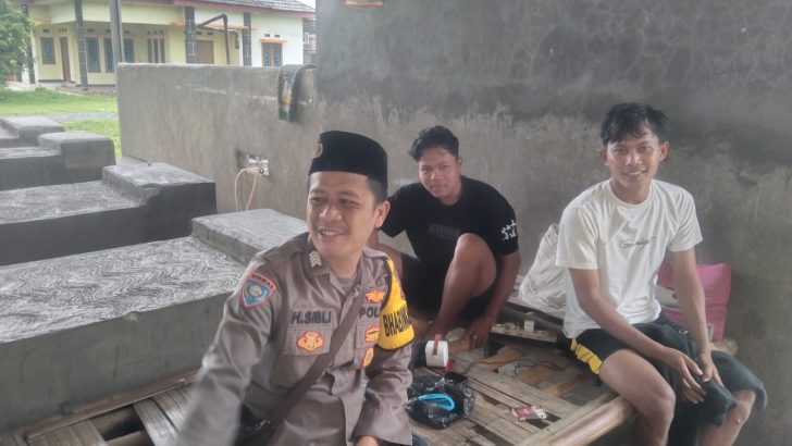 Melalui Sambang Dialogis, Bhabinkamtibmas Polsek Pasar kemis Minimalisir Tindak Kejahatan