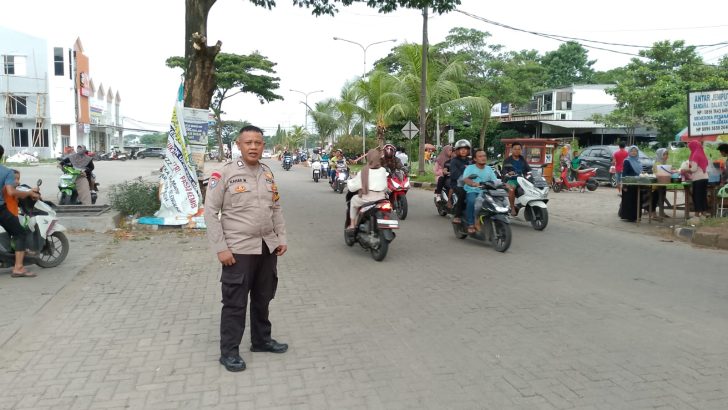 Jelang Berbuka Puasa, Bhabinkamtibmas Patroli Ngabuburit Pantau Bazar Ramadhan Bumi Indah