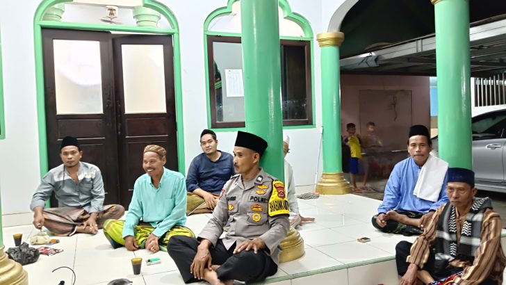 Bhabinkamtibmas Sambangi Tokoh Masyarakat Sekaligus Menyampaikan Pesan Kamtibmas.