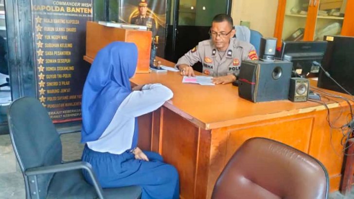 Pelayanan terhadap masyarakat di SPKT Polsek Cisoka