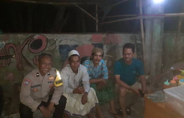 Anggota Polsek Kresek kunjungi Tokoh Agama di Desa dalam rangka giat rukun Ulama Umaro