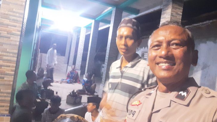 Anggota Polsek Kresek lalukan Patroli Sambang di Desa, sebagai bentuk upaya pendekatan diri dengan masyarakat.