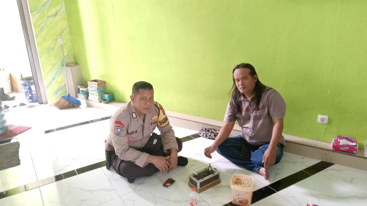 Bhabinkamtibmas Sambang Warga Binaannya Sembari Sampaikan Pesan Kamtibmas