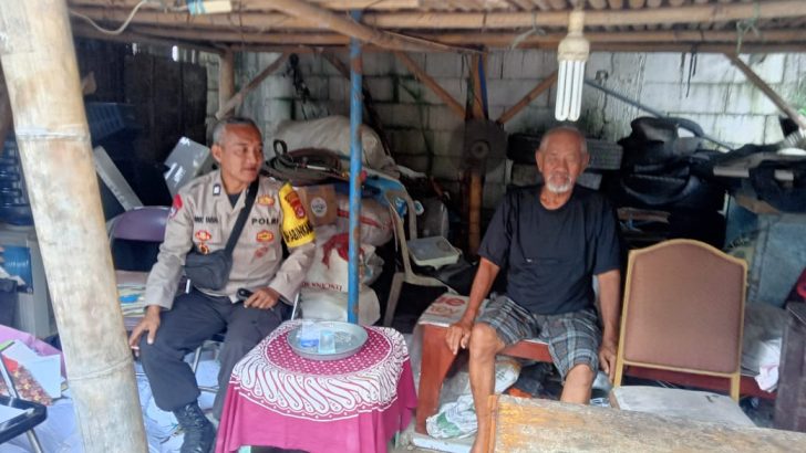 Menjalin Tali Silaturahmi dengan para Sesepuh, Polsek Kresek kunjungi Tokoh Masyarakat di Desa