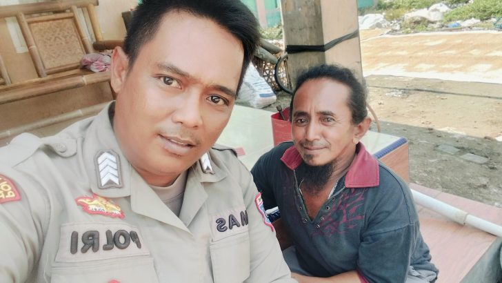Anggota Polsek Kresek lalukan Patroli Sambang di Desa, sebagai bentuk upaya pendekatan diri dengan masyarakat.