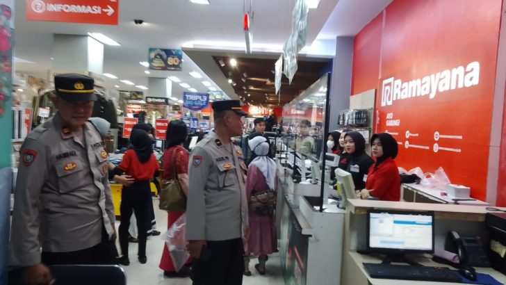 Satbinmas Himbauan Kamtibmas di Pusat Perbelanjaan