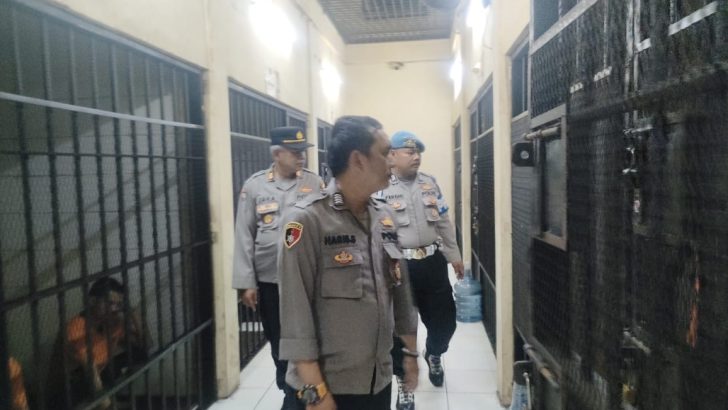 PENGECEKAN MALAM PADA RUANG TAHANAN POLRESTA TANGERANG PADA OLEH PIKET SIPROPAM POLRESTA TANGERANG