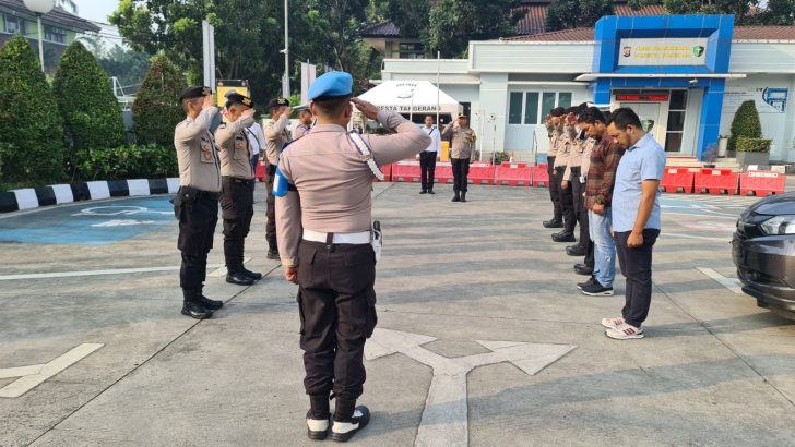 PIKET SIPROPAM POLRESTA TANGERANG MELAKSANAKAN PENGAWASAN SERAH TERIMA TUGAS PIKET